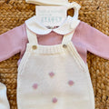 Uscita clinica neonata in pura lana panna e rosa con salopette, maglioncino, cuffietta, scarpine e copertina ricamata