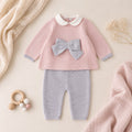 Completo neonata rosa e grigio in cotone e lana con fiocco, pantalone e cappellino coordinato.