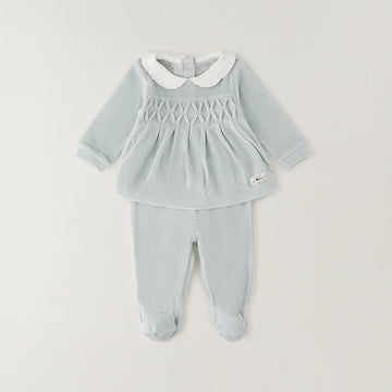 Completo nascita neonata verde menta in ciniglia con colletto bianco, lavorazione intrecciata e pantalone con piedini