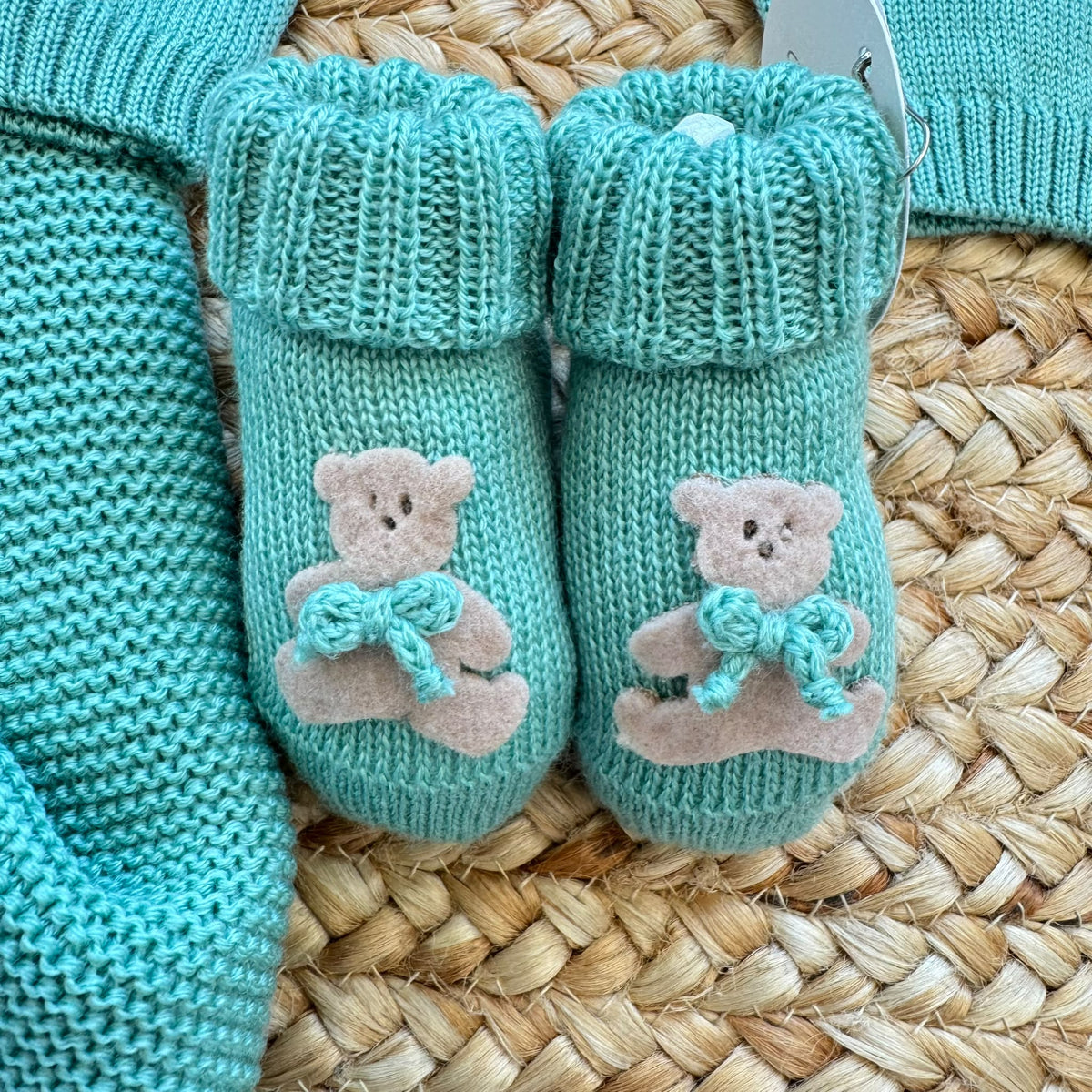 Uscita clinica neonato in pura lana grigio e verde con orsetto completa di copertina cappellino e scarpine