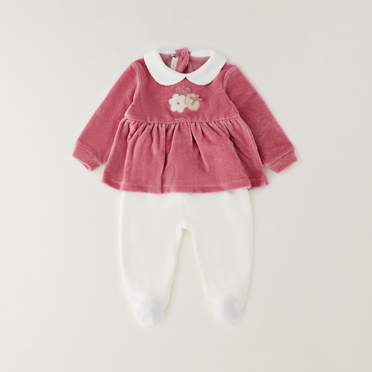 Completo neonata in ciniglia rosa e panna con colletto bianco e ricamo floreale per corredino nascita