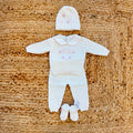 Completo neonata in pura lana bianco con maglia, pantalone, cappellino e scarpine ricamate a mano