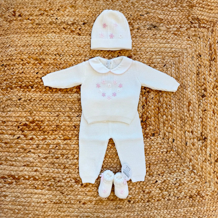 Completo neonata in pura lana bianco con fiorellini ricamati a mano