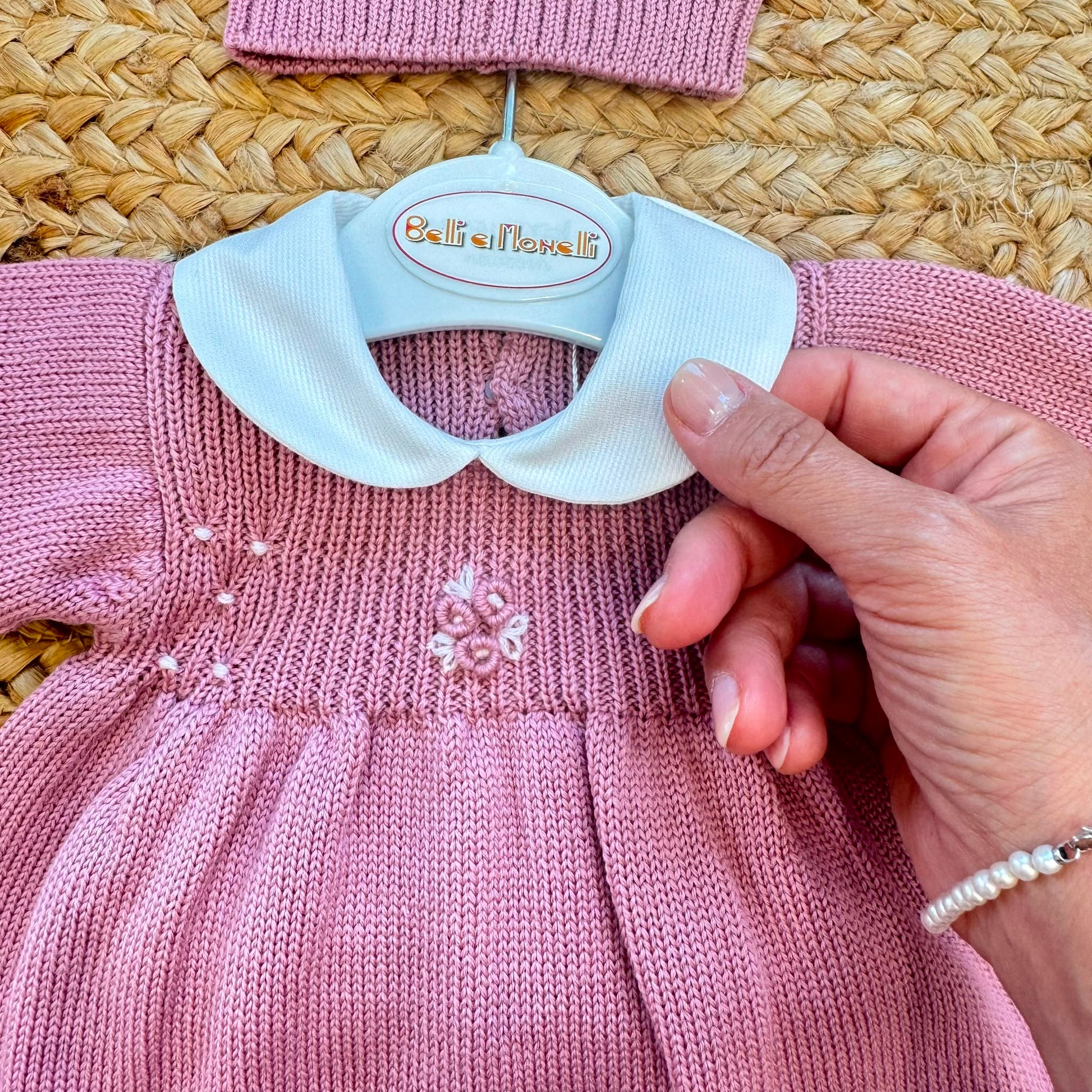 Set uscita clinica neonata rosa marsala in Lana Tollegno Merino Extrafine con copertina ricamata a mano.