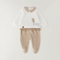 Dettaglio completo neonato in ciniglia bianco e beige con cagnolino, palloncino e pantalone a righe