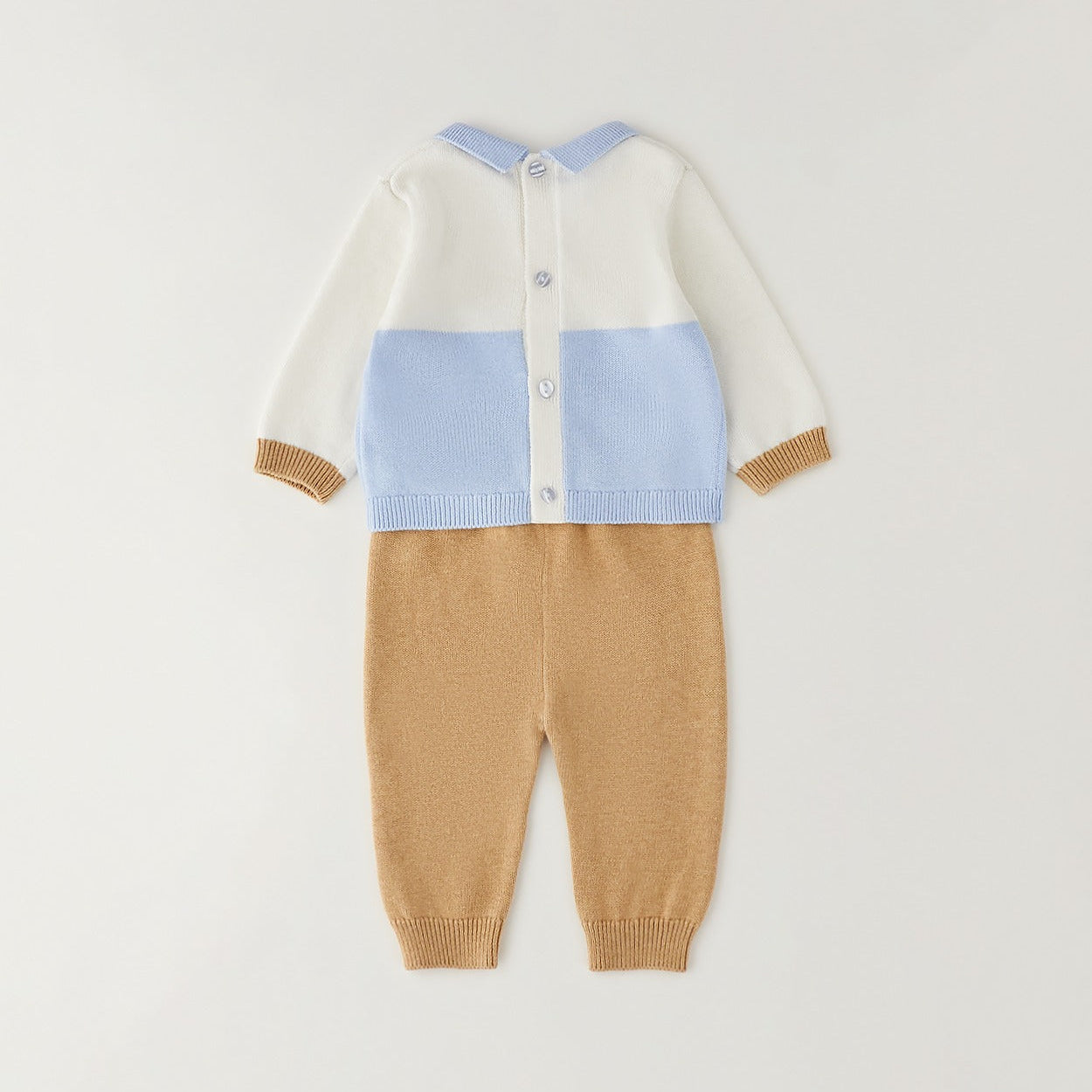 Completo neonato in cotone e lana con maglia bianca e azzurra con orsetto e pantalone beige