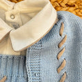 Completo neonato in lana merino azzurro con salopette cardigan camicina e scarpine