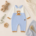 Completo neonato in cotone e lana azzurro bianco e beige visto posteriormente con bottoni sulla maglia