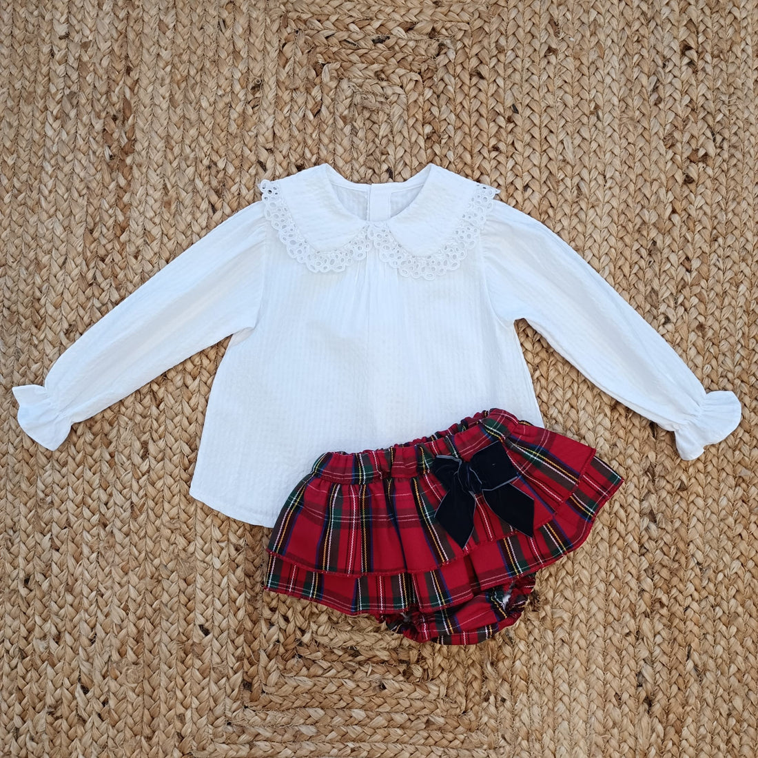 Completo con gonnellina in tartan