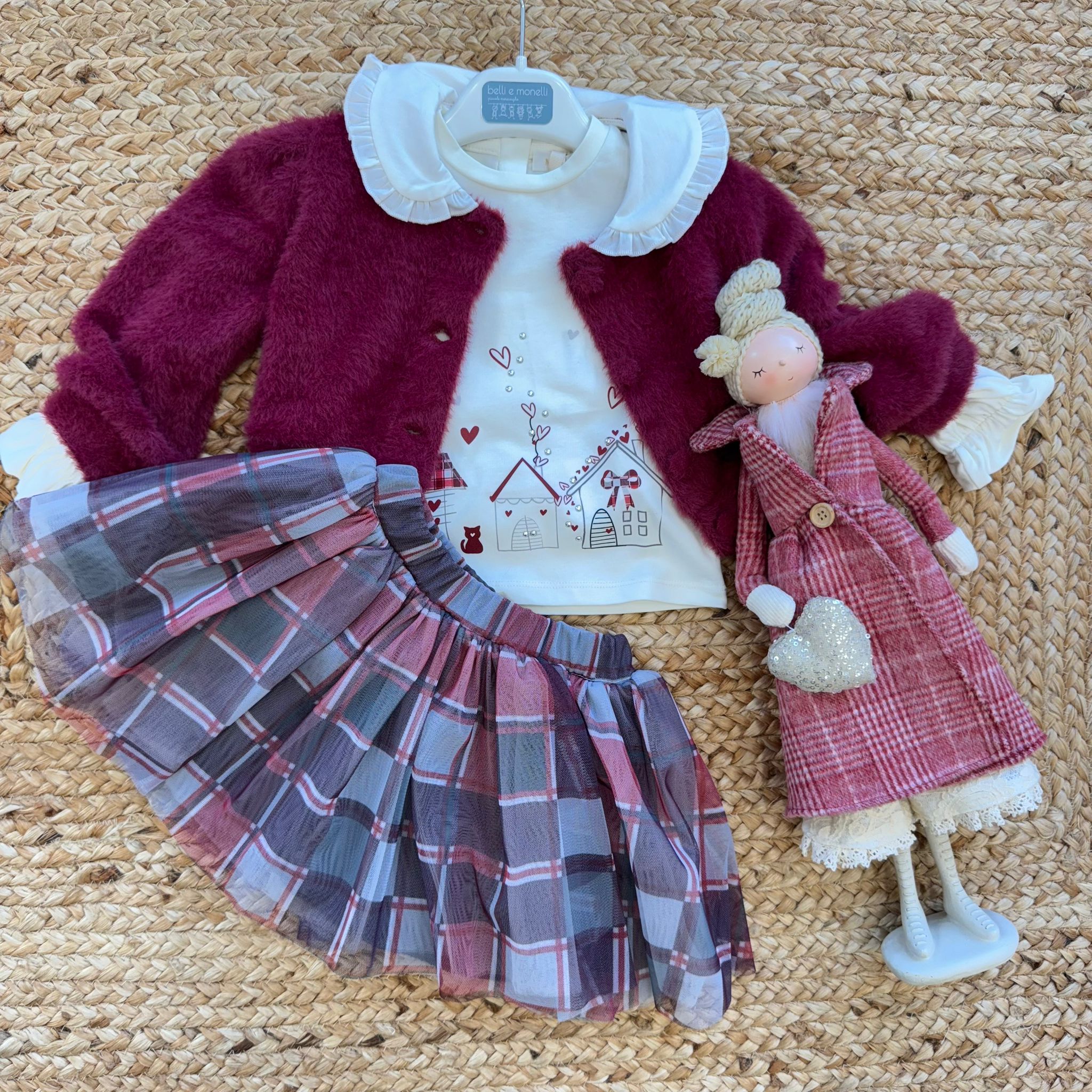 completo bambina con gonna tulle scozzese, maglia e cardigan bordeaux
