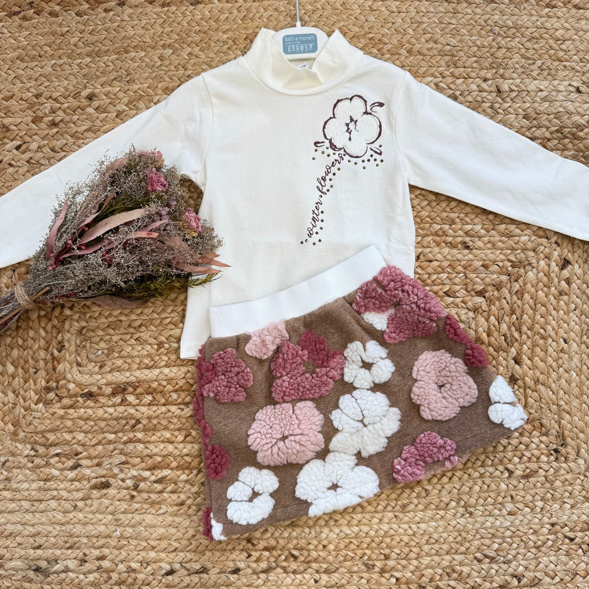completo bambina elegante con dolcevita panna ricamata e gonna floreale tridimensionale