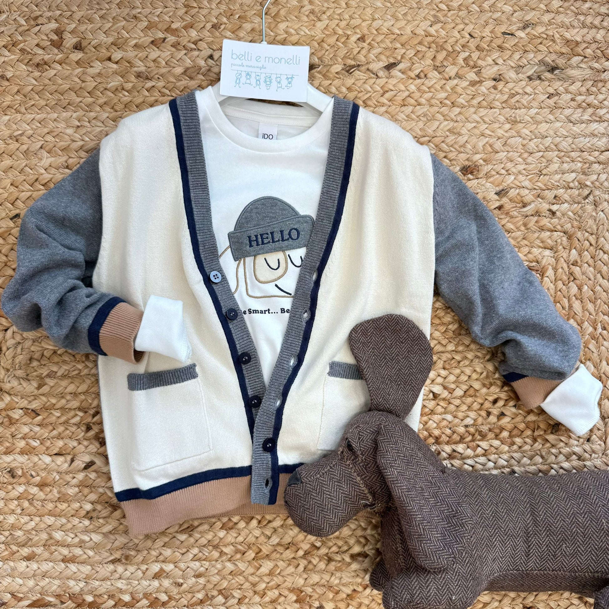 completo bambino caldo cotone con cardigan panna e grigio e t-shirt stampata