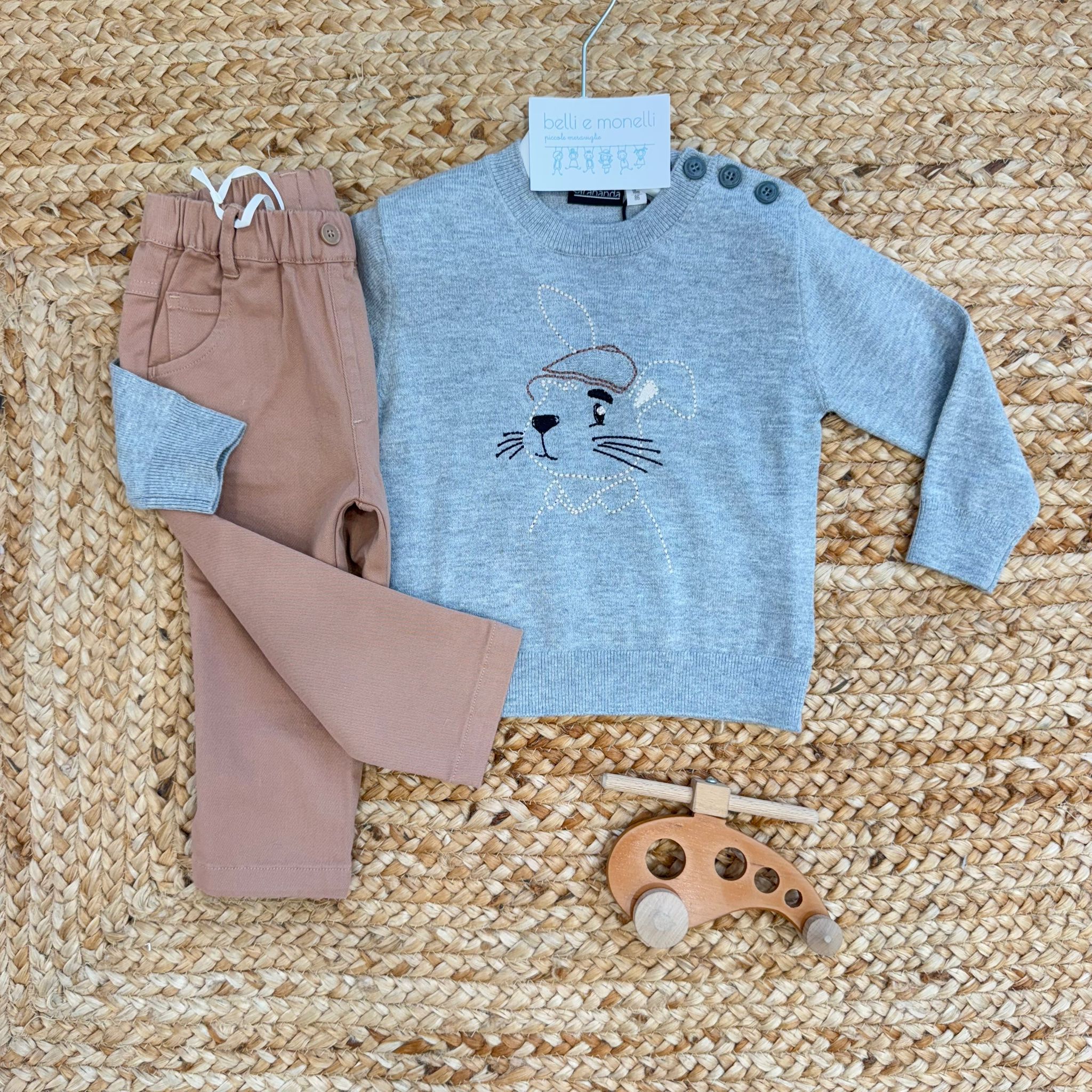completo bambino con maglia grigia ricamo topolino e pantalone beige
