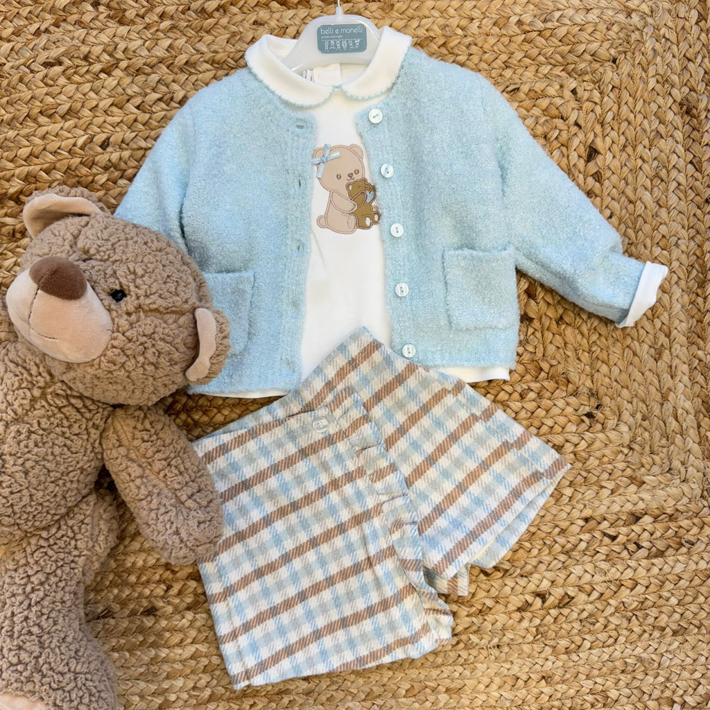 completo bimba azzurro con cardigan e shorts a quadri