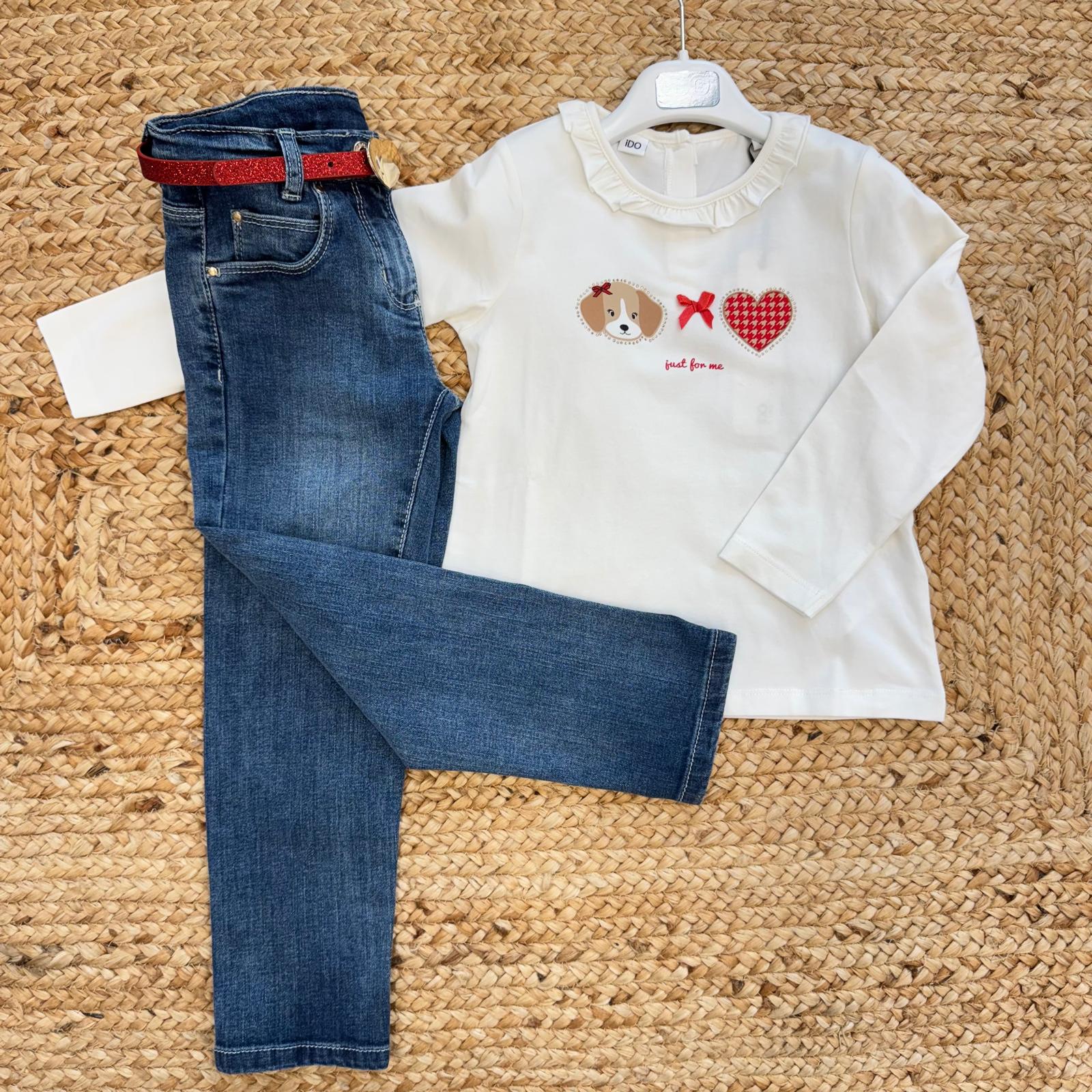 completo bimba con maglia panna e jeans con cintura rossa glitterata