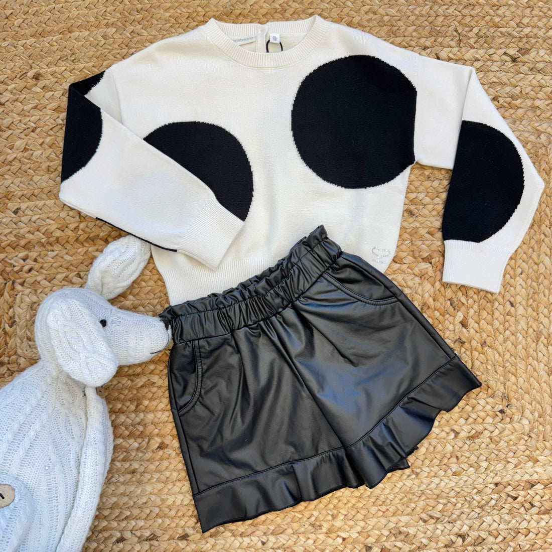 completo bimba maglia pois e shorts ecopelle neri