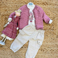 completo bimba rosa cardigan e pantaloni beige