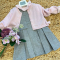 completo bimba rosa e grigio con abito a pieghe e cardigan