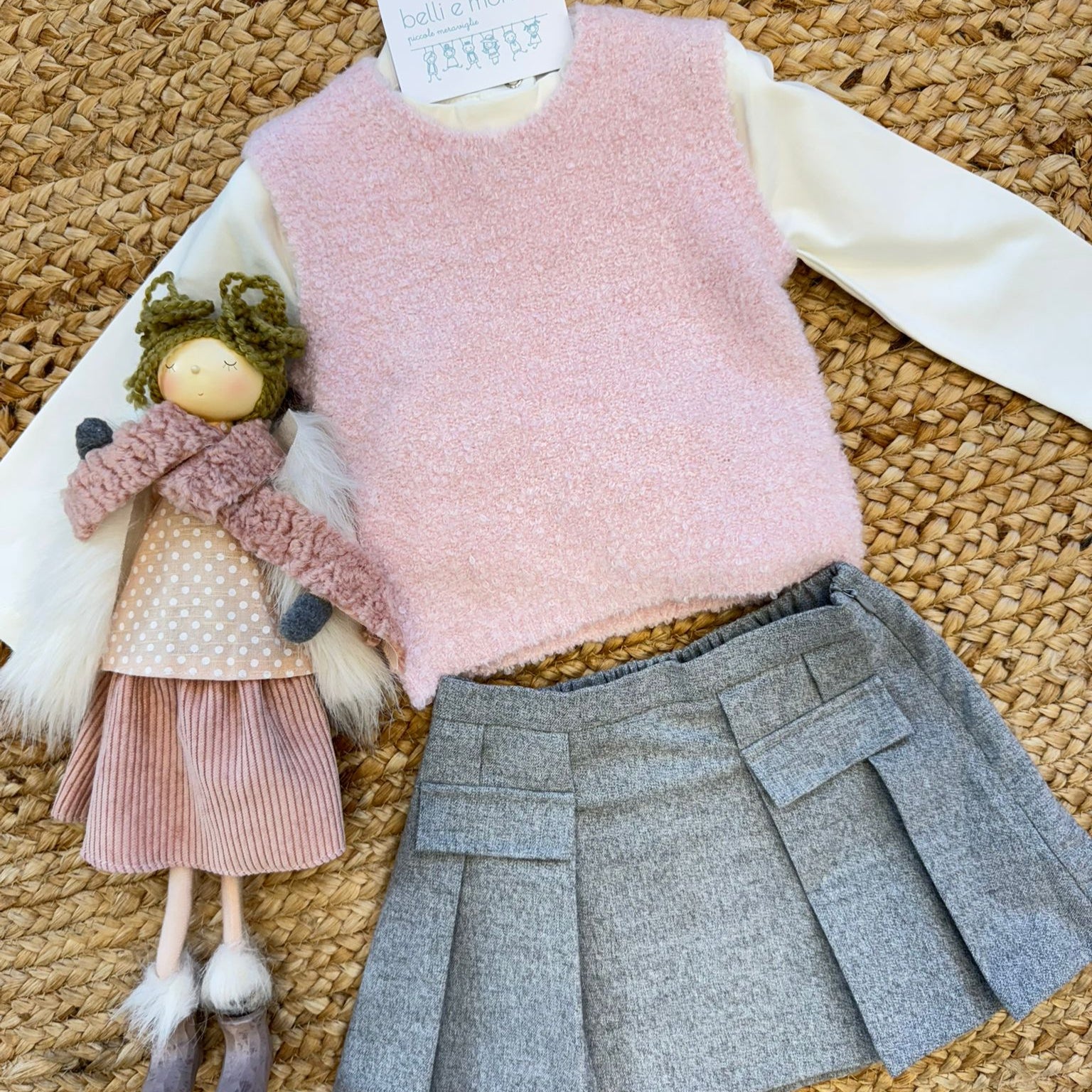 completo bimba rosa e grigio con gilet e gonna