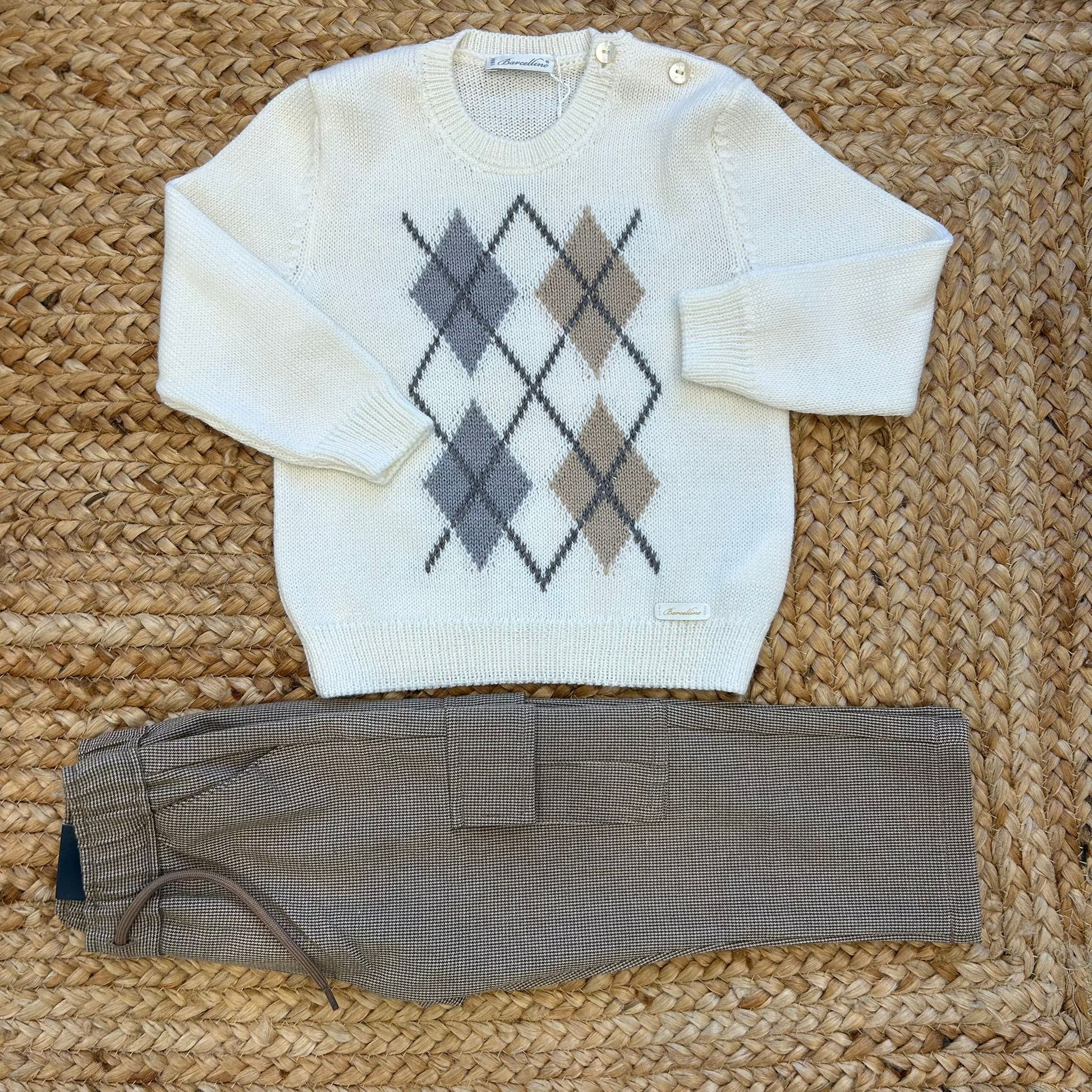completo bimbo con maglioncino panna a rombi e pantalone check beige