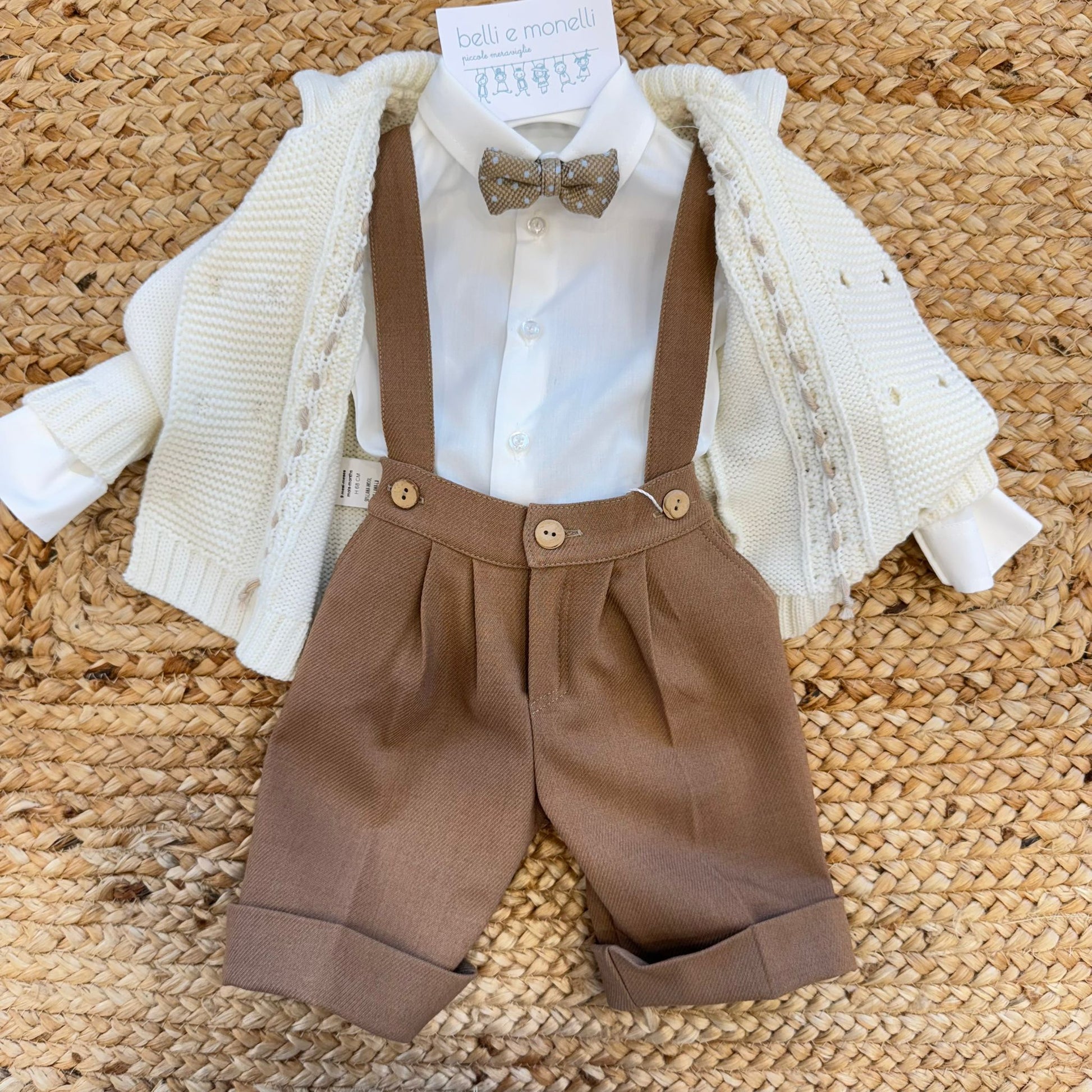 completo bimbo elegante con pantaloni e bretelle