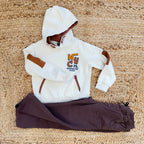completo casual chic bambino con felpa panna e pantalone marrone