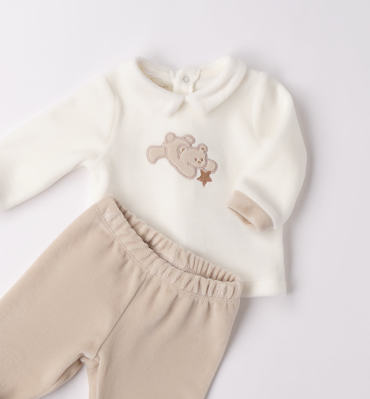 completo due pezzi neonato ciniglia panna e tortora con ricamo orsetto
