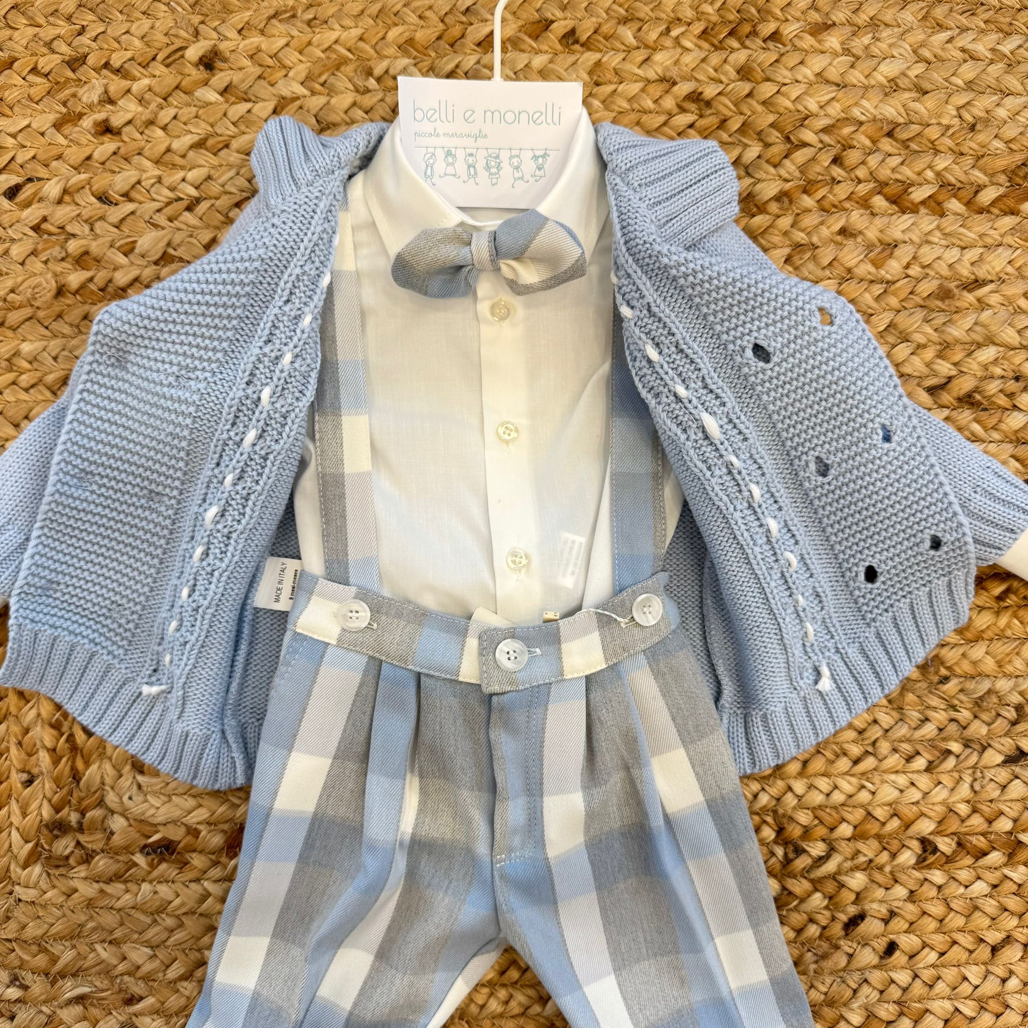 completo elegante bimbo con camicia, papillon e bretelle