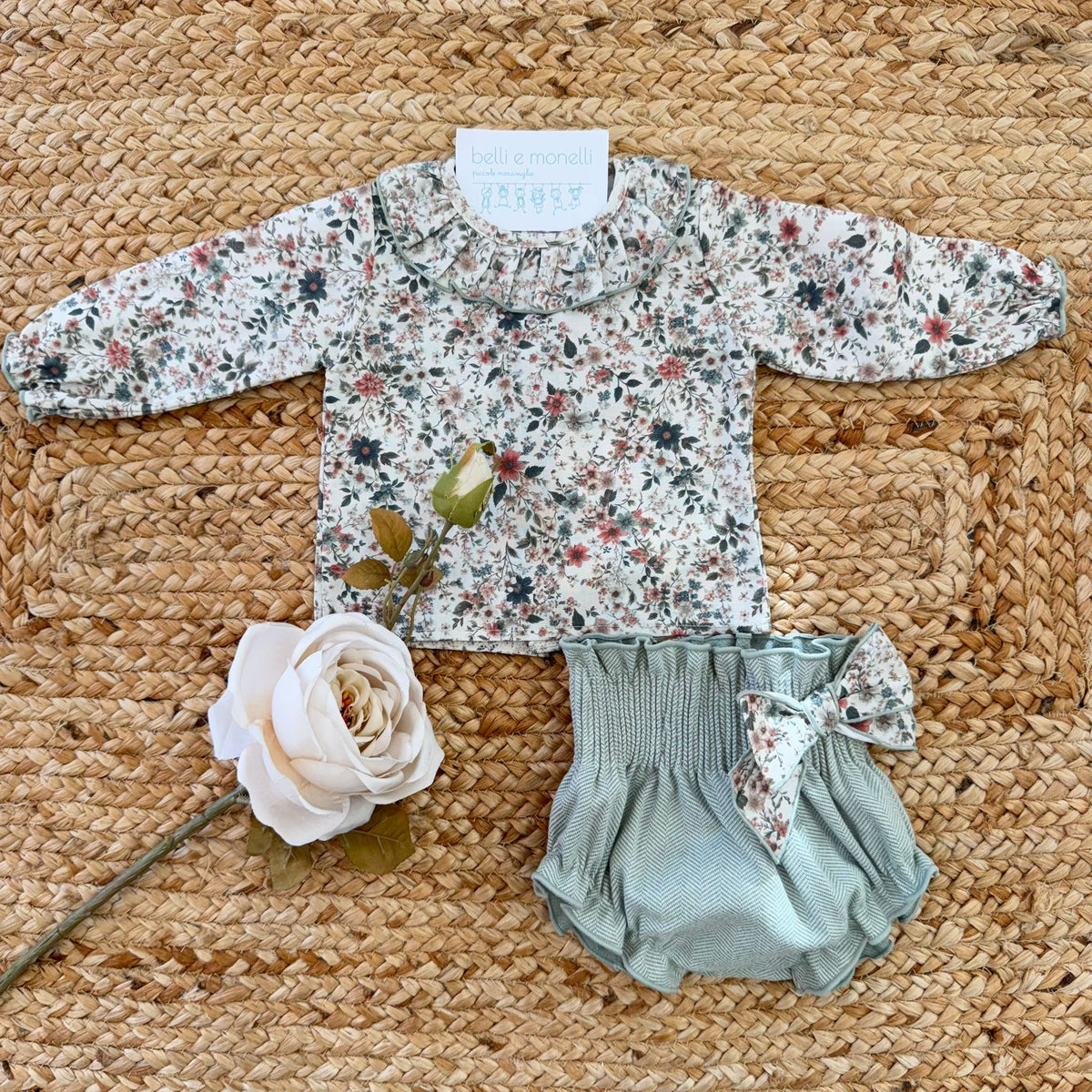 completo floreale con culotte verde salvia per neonata