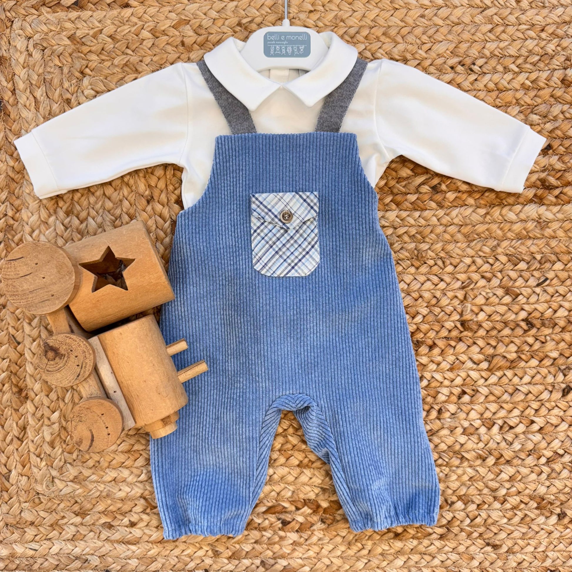 completo neonato in velluto a coste blu con bretelle e camicia in cotone