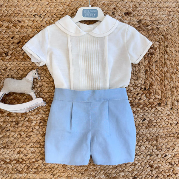 Coordinato battesimo bianco e celeste per bambino con camicia elegante e pantaloncino

