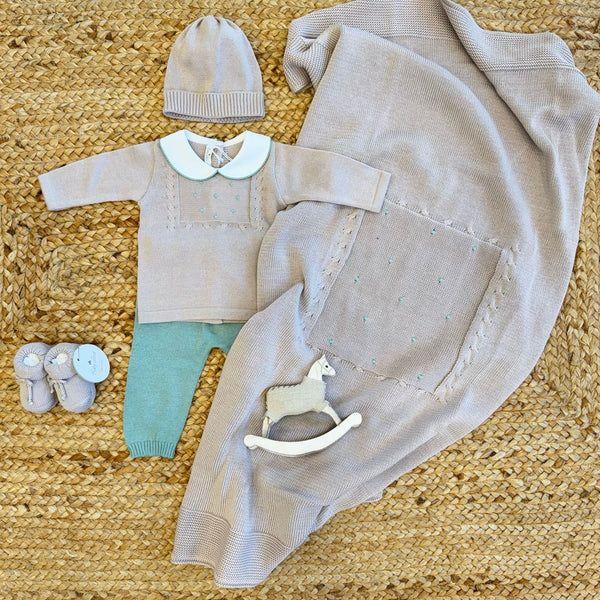 Coordinato nascita maschietto sabbia e verde acqua ricamato