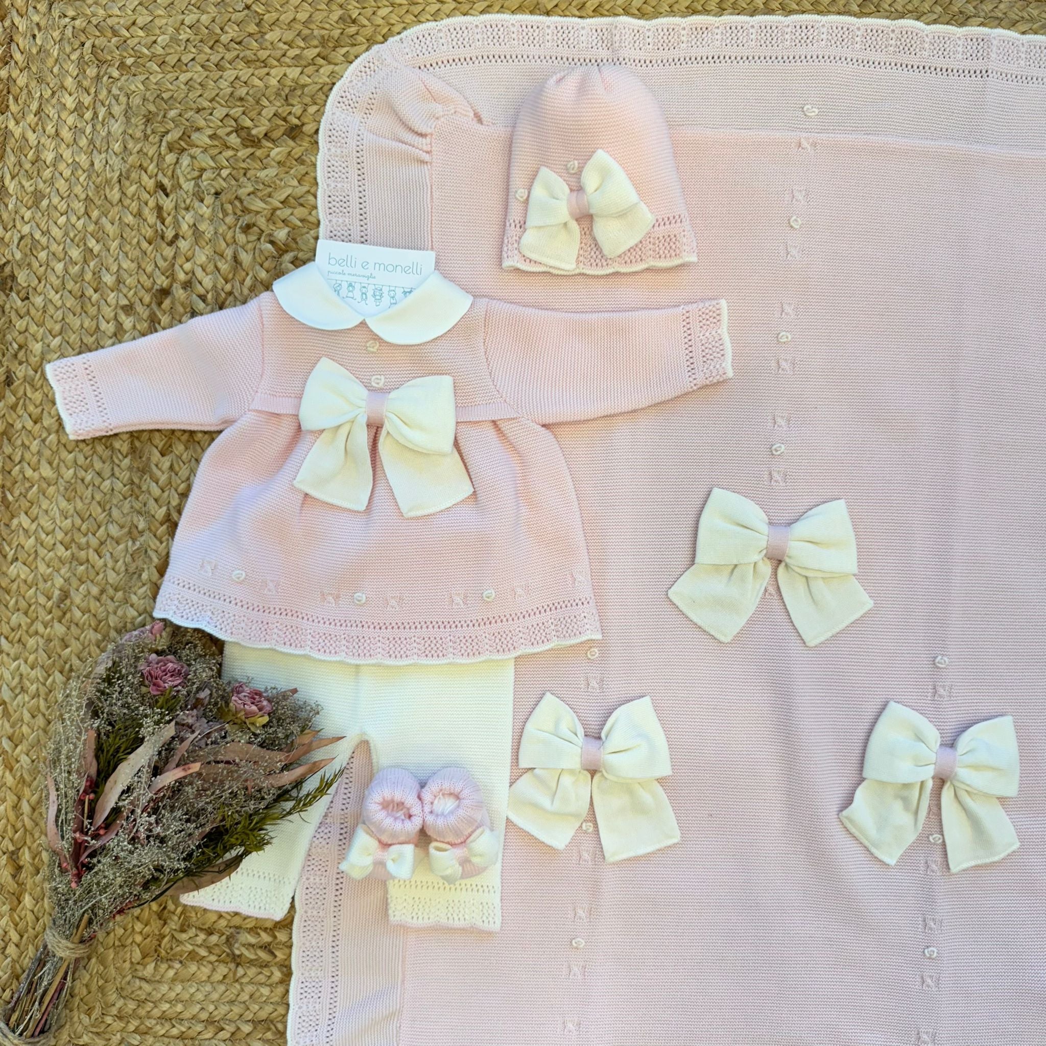 coordinato completo neonata lana rosa con fiocchi panna