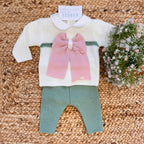 coordinato neonata in misto lana panna e verde con maxi fiocco rosa