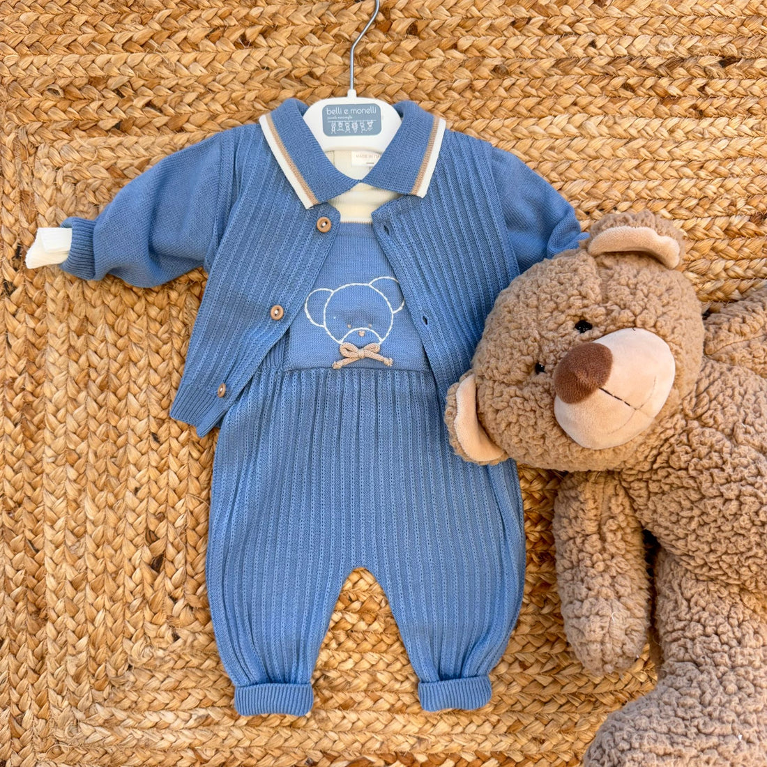 coordinato neonato in misto lana blu con ricamo orsetto e cardigan

