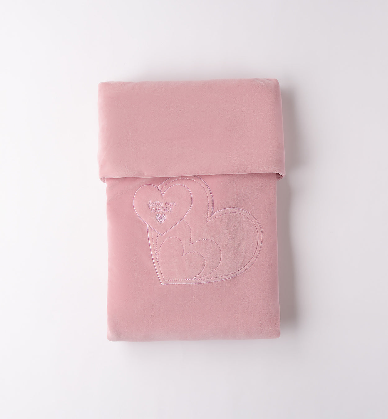 coperta culla rosa cipria in ciniglia con cuori ricamati