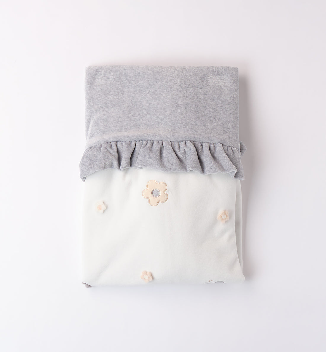 coperta neonata in ciniglia bianca e grigia con fiorellini