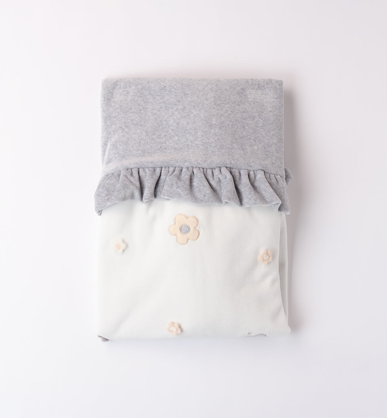 coperta neonata in ciniglia bianca e grigia con fiorellini
