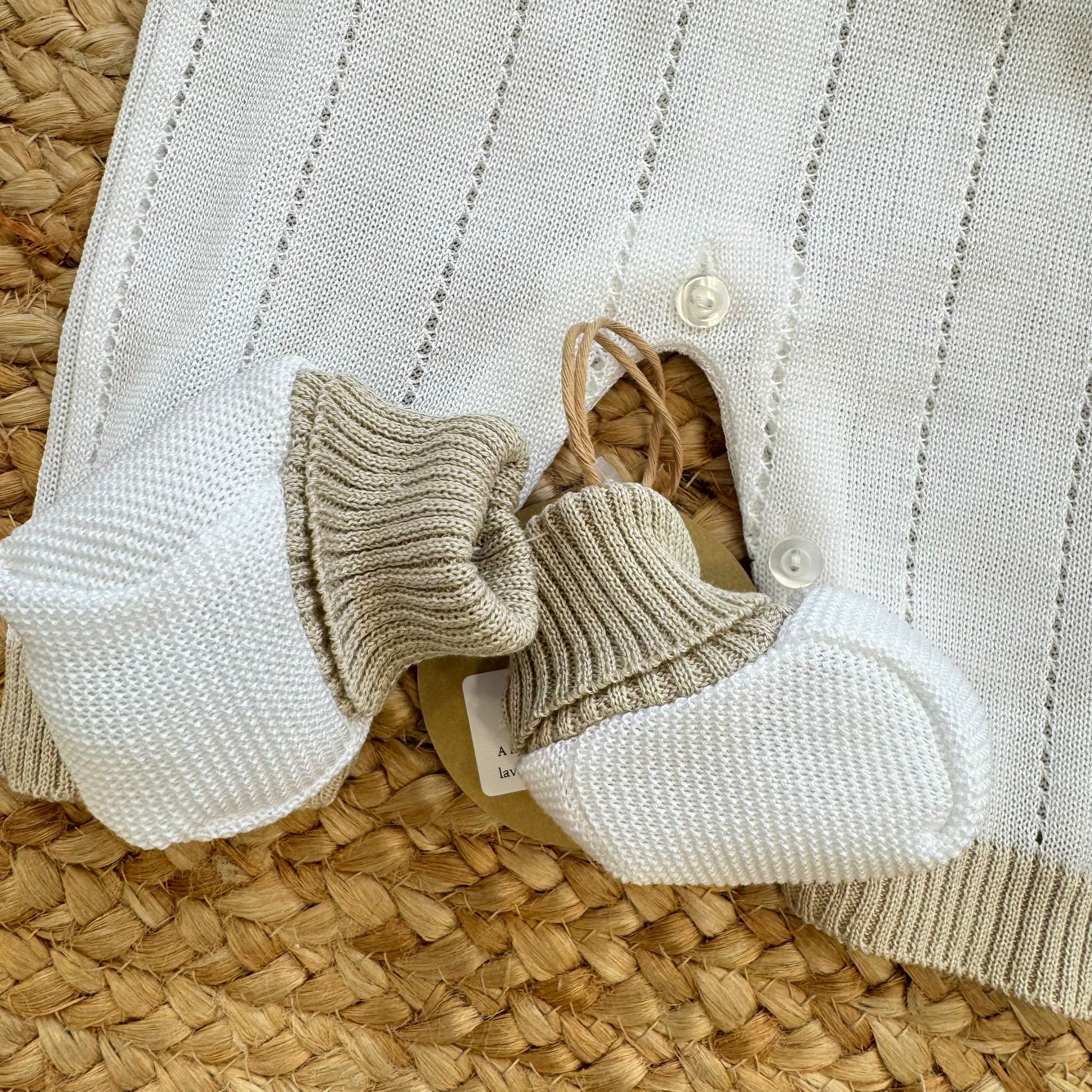 Copertina 100% cotone con lavorazione verticale traforata