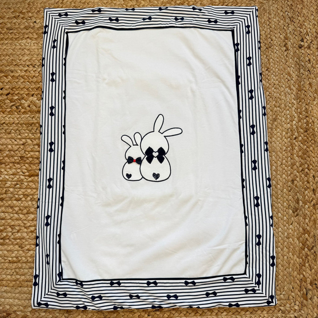 Copertina primaverile neonata in cotone con ricamo coniglietti