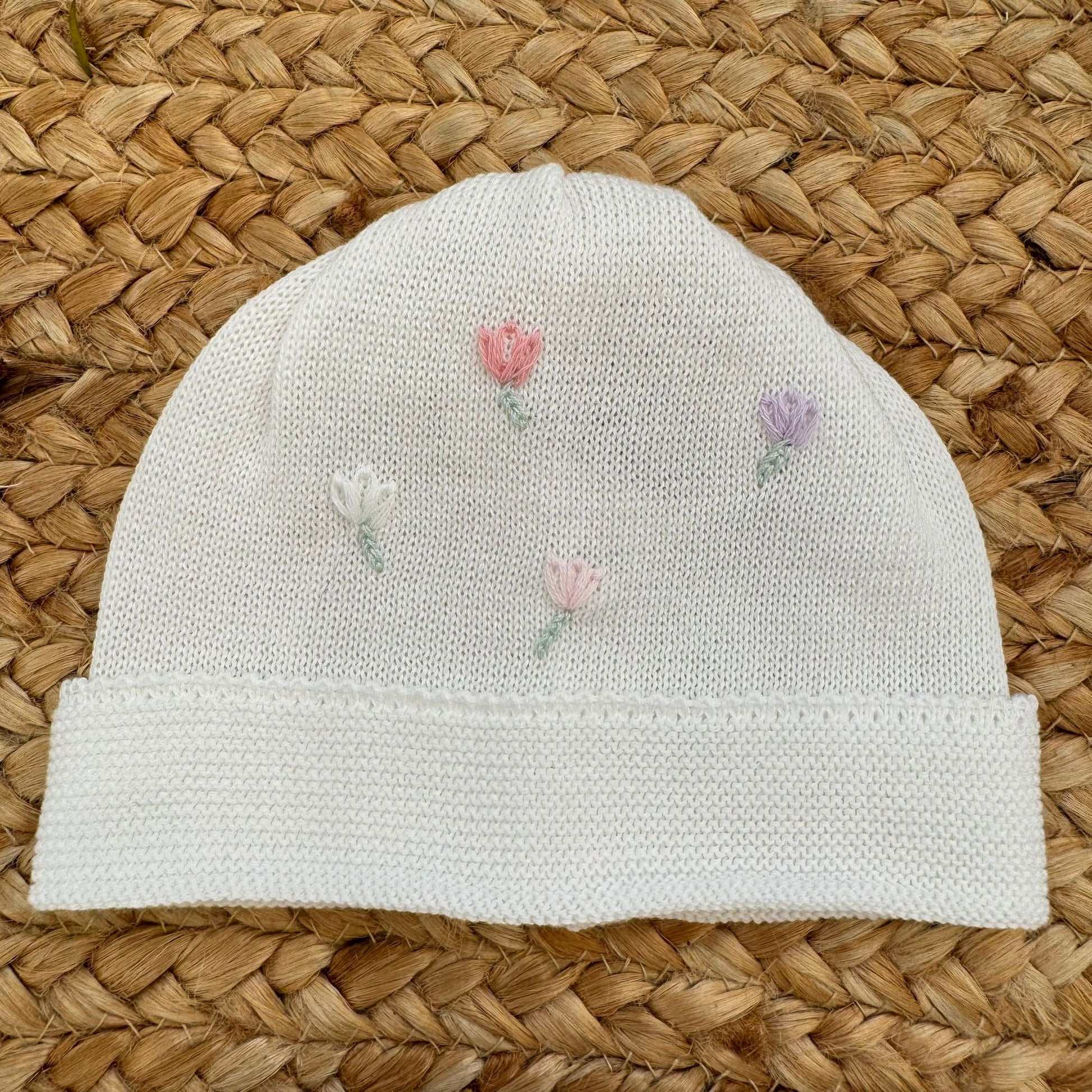 dettaglio abito neonata con bottoncini posteriori in cotone