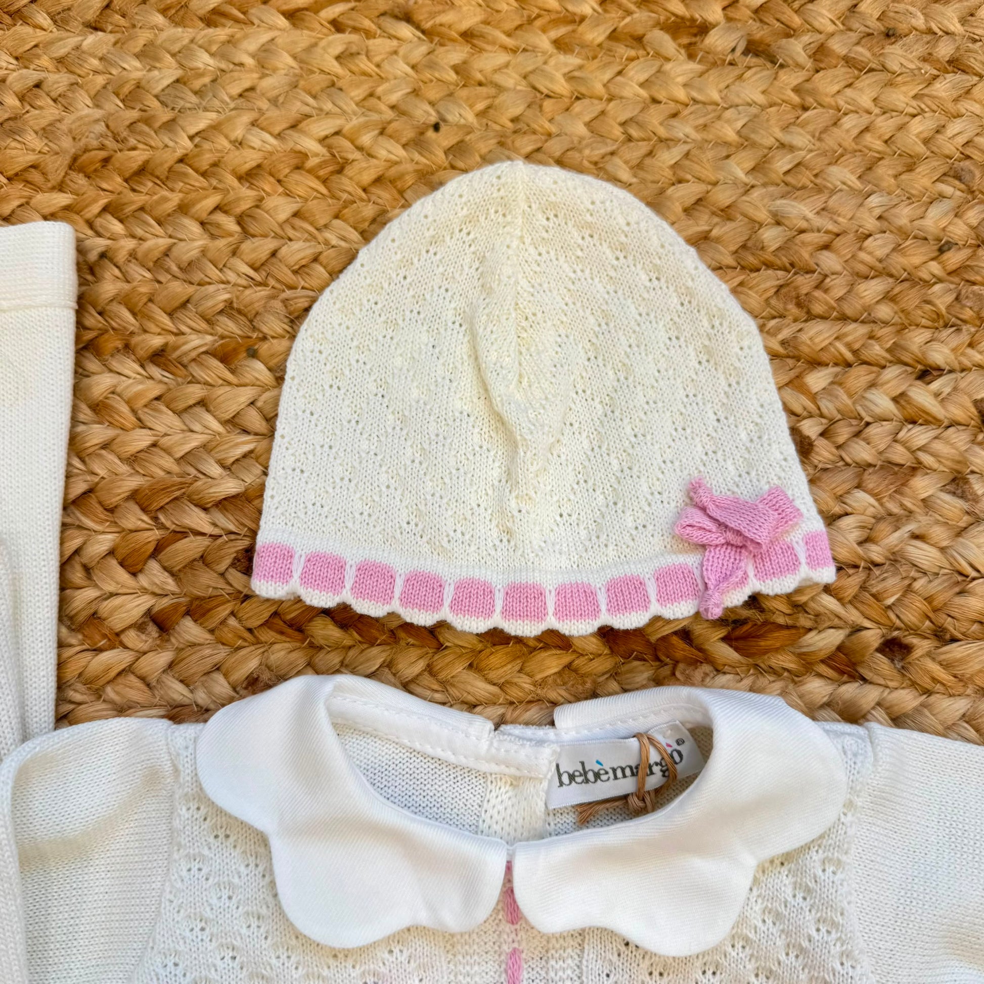 Uscita clinica neonata panna e rosa con maxi fiocchi, copertina, completo e accessori coordinati