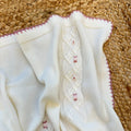 Uscita clinica neonata in pura lana latte e rosa con completo, copertina, cappellino e scarpine