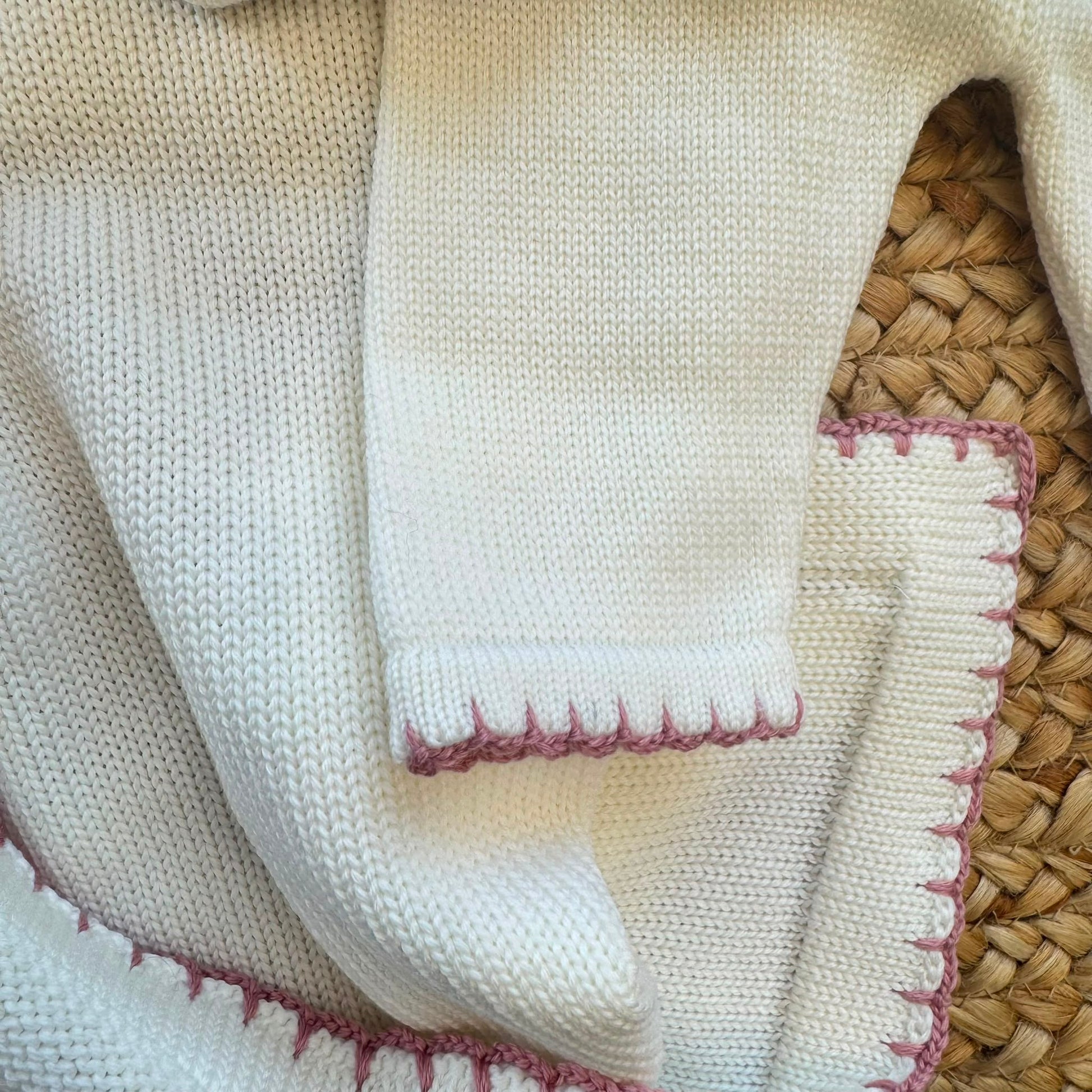 Set nascita uscita clinica neonata in lana Tollegno Merino Extrafine con ricamo nido d'ape.