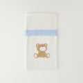 Copertina neonato in cotone e lana bianca e azzurra con orsetto beige coordinata al corredino nascita