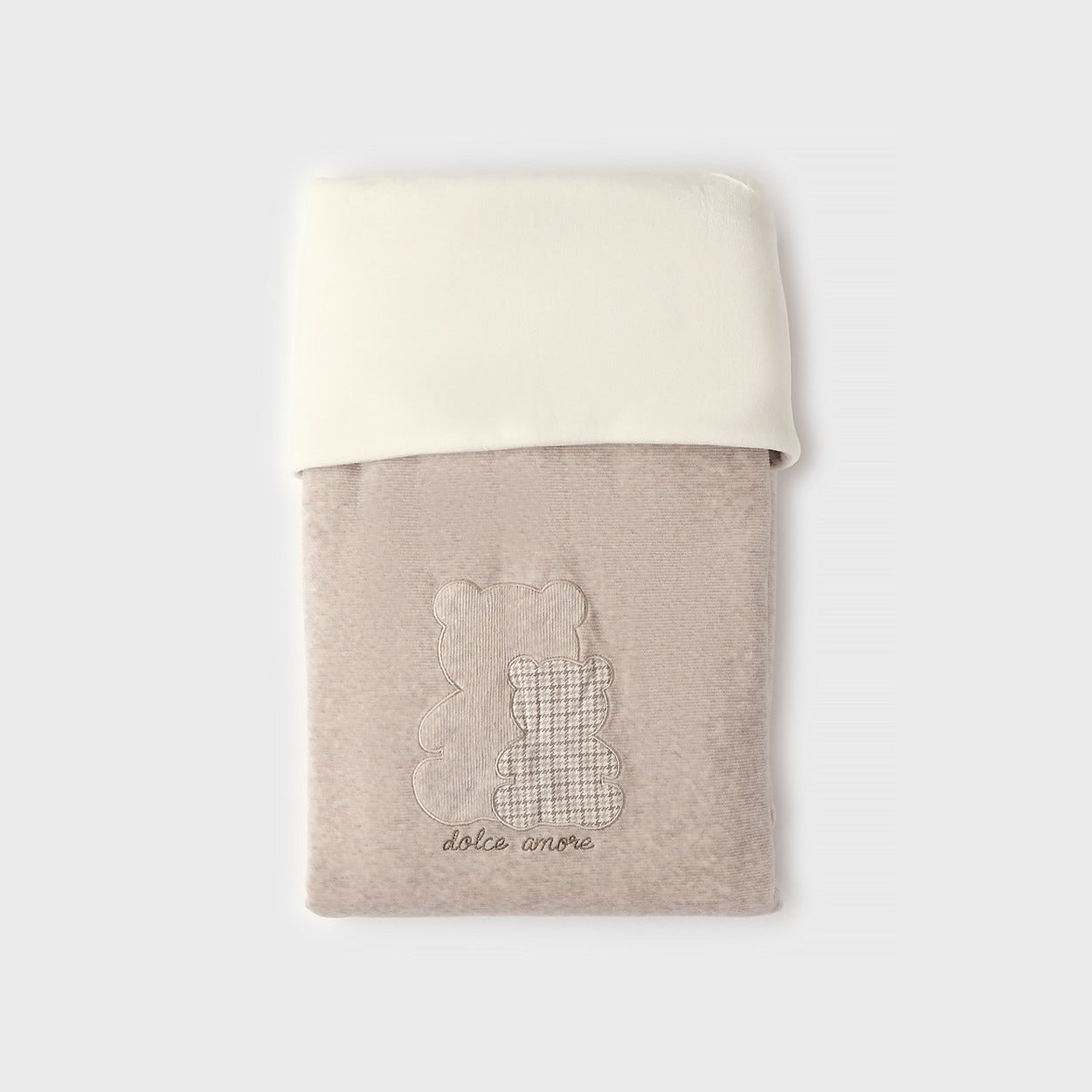 Copertina neonato unisex in ciniglia beige mélange e bianca con due orsetti ricamati per corredino nascita.
