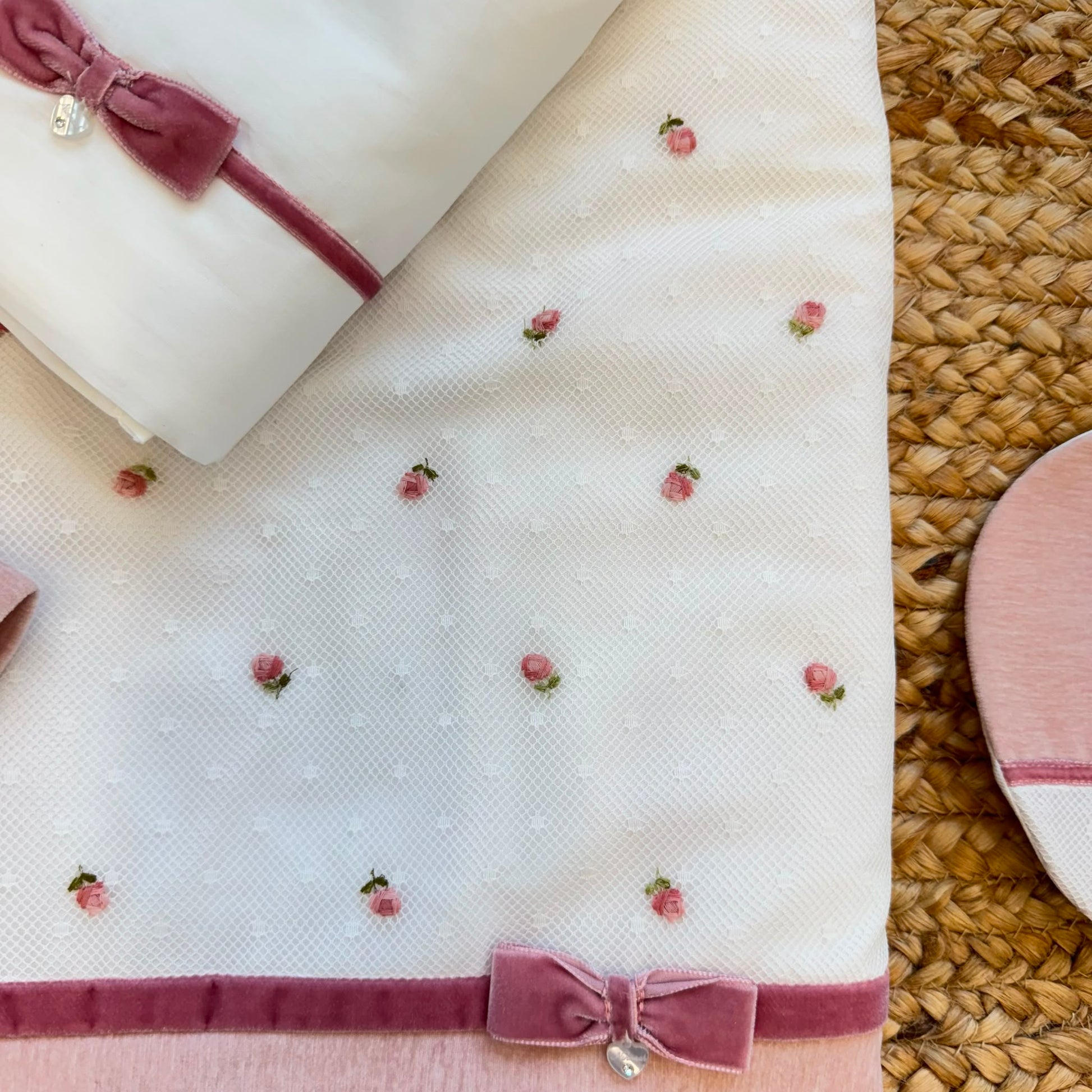 Uscita clinica neonata in ciniglia rosa con copertina sfoderabile e completo lenzuola.