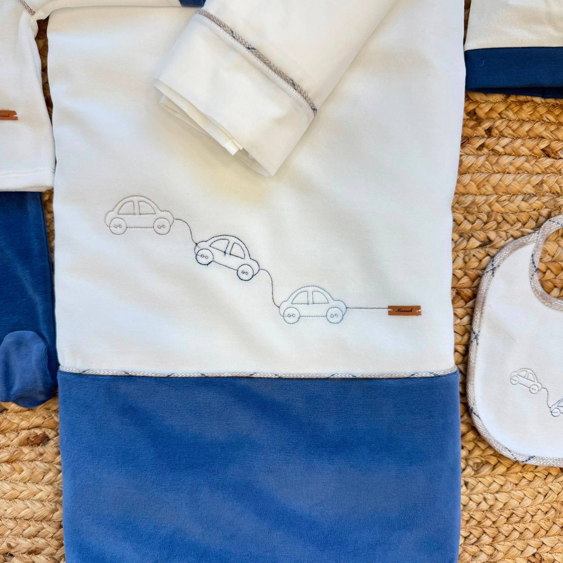 Uscita clinica neonato in ciniglia panna e blu con copertina sfoderabile 65x85 cm Made in Italy.