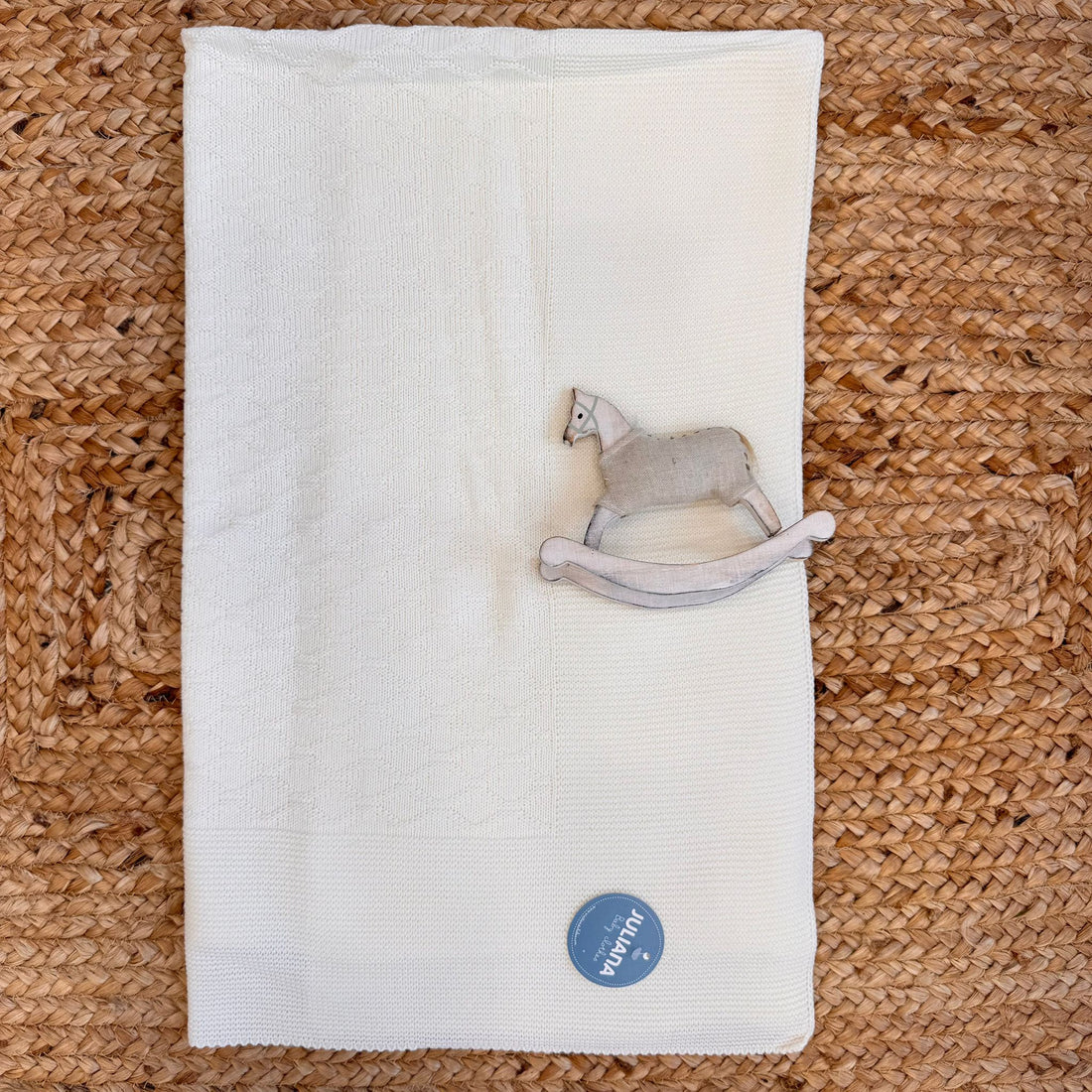 "Copertina panna unisex per neonato o neonata in maglia con motivo geometrico – perfetta per baby shower o regalo nascita"