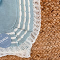 copertina turchese neonata con fiocco e bordo in pizzo